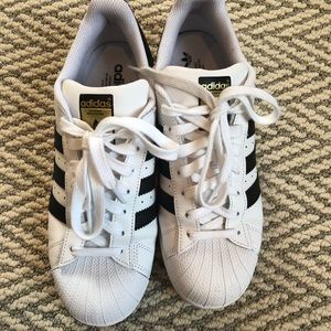 Men’s 7 1/2 Adidas Superstar Sneakers